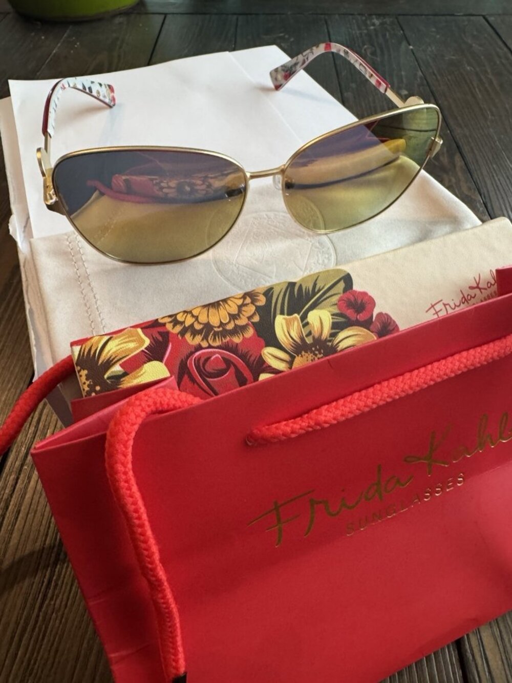 Frida Kahlo Women's Aviator Sunglasses Gold Metal Frame Green Gradient Lens